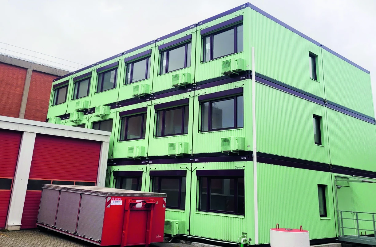 Außenansicht einer modularen Anlage für die Unterbringung von Personal
